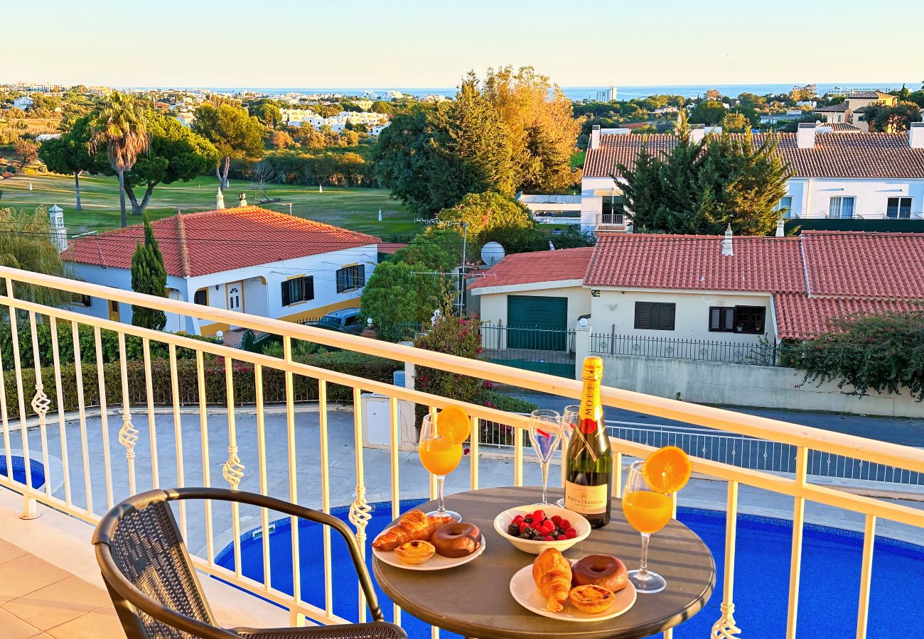 Maison à Albufeira - Balaia Poolside House with Sea View by BeCherish