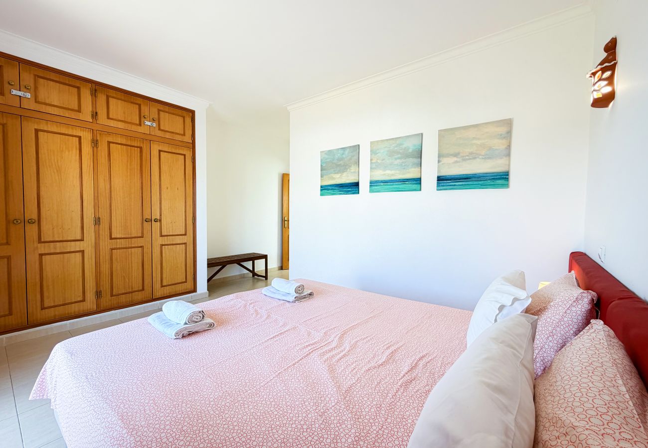 Maison mitoyenne à Albufeira - House w/ Pool - 5min Walk to Alemães Beach by BeCherish