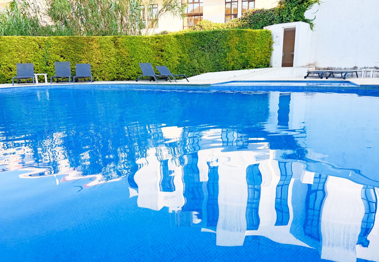 Appartement à Albufeira - Garden Hill Haven – Old Town Albufeira Retreat with Sea Views & Free Parking