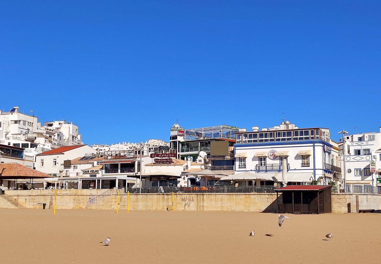 Appartement à Albufeira - Garden Hill Haven – Old Town Albufeira Retreat with Sea Views & Free Parking
