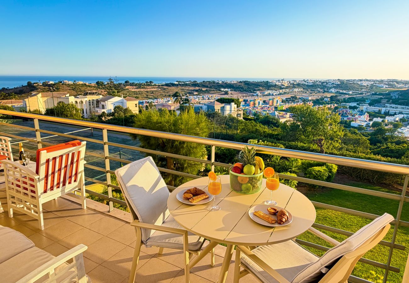 Appartement à Albufeira - OceanView Paradise with Pool and Tennis Court
