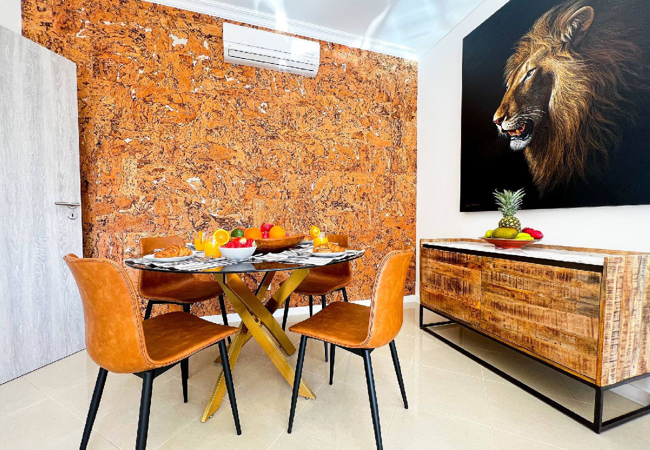 Apartamento em Albufeira - Elegant Ocean-View Albufeira Apartment w/ Balcony & Pools