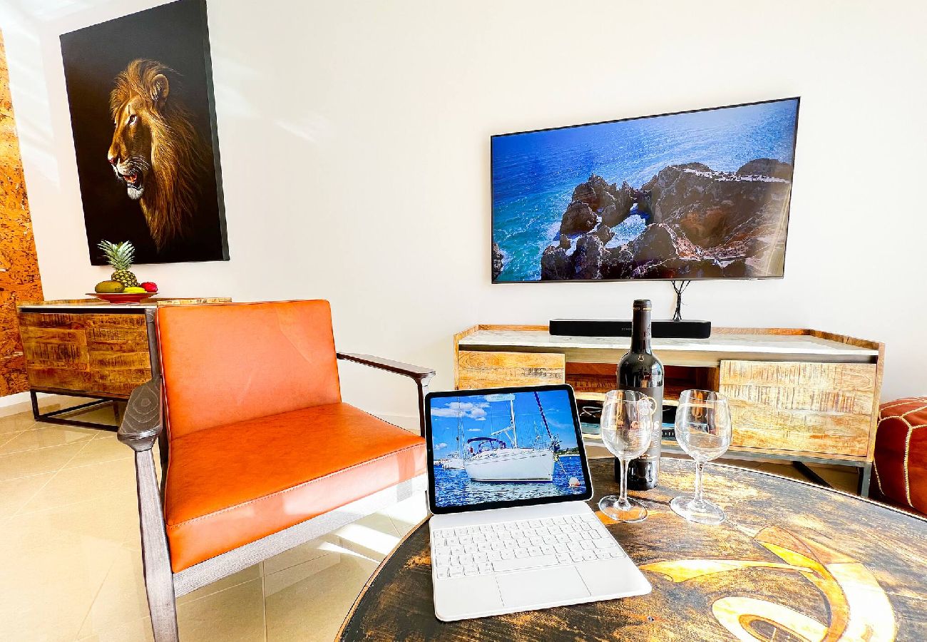 Apartamento em Albufeira - Elegant Ocean-View Albufeira Apartment w/ Balcony & Pools