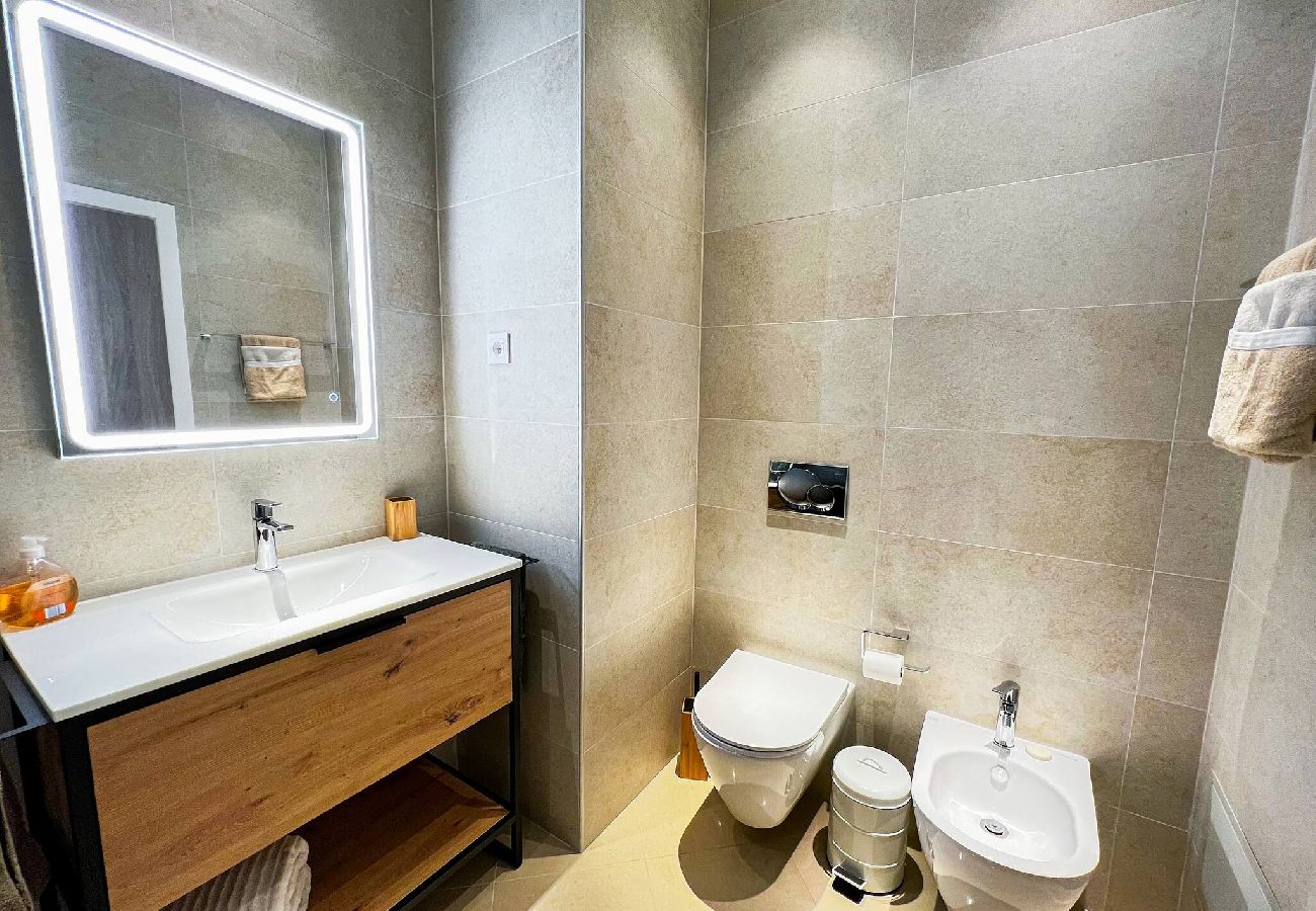 Apartamento em Albufeira - Elegant Ocean-View Albufeira Apartment w/ Balcony & Pools