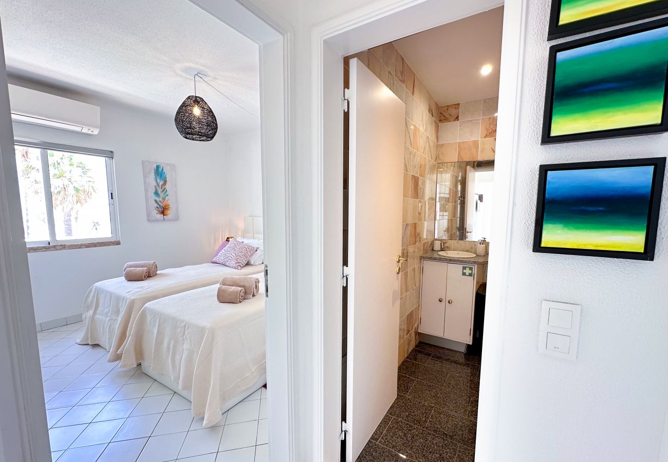 Apartamento em Albufeira - Stunning Sunrise&Sunset Rooftop Condo by BeCherish