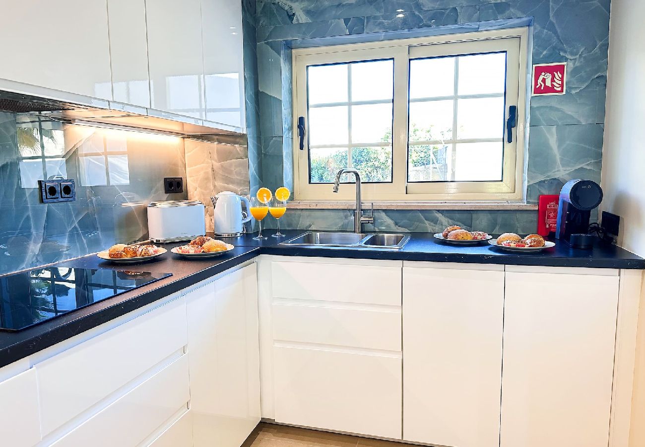 Apartamento em Albufeira - Oura Modern Poolside Condo by BeCherish