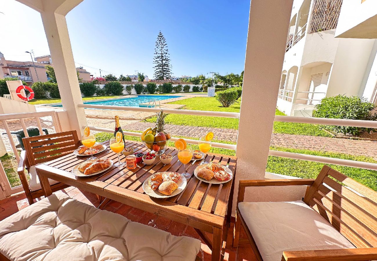 Apartamento em Albufeira - Oura Modern Poolside Condo by BeCherish