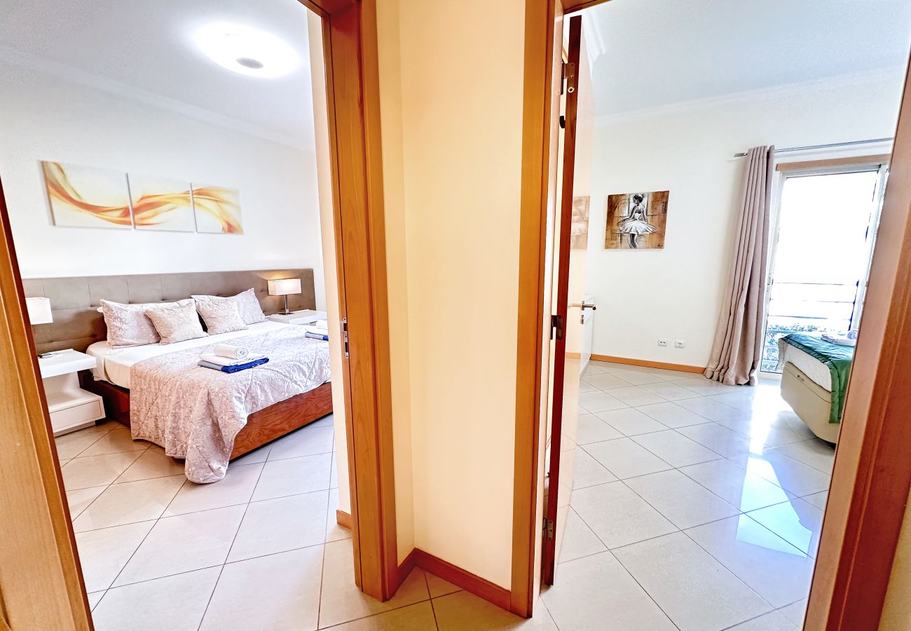 Apartamento em Albufeira - Luxe T2 met Zwembad & Zeezicht by BeCherish