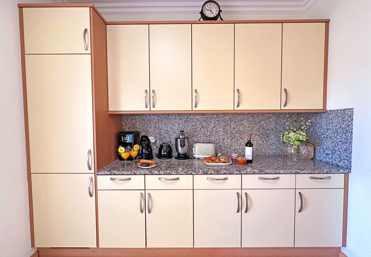 Apartamento em Albufeira - Luxe T2 met Zwembad & Zeezicht by BeCherish