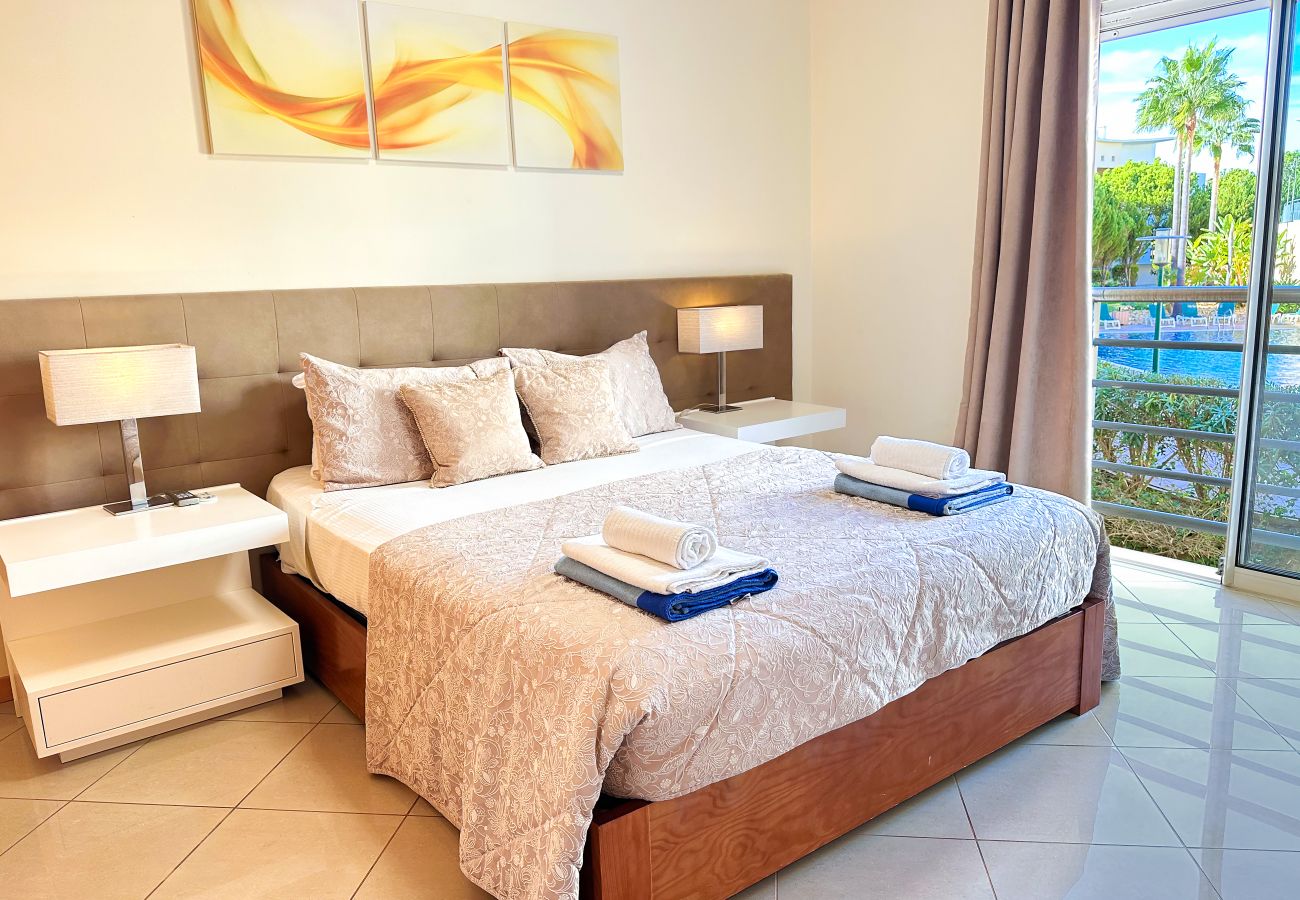 Apartamento em Albufeira - Luxe T2 met Zwembad & Zeezicht by BeCherish