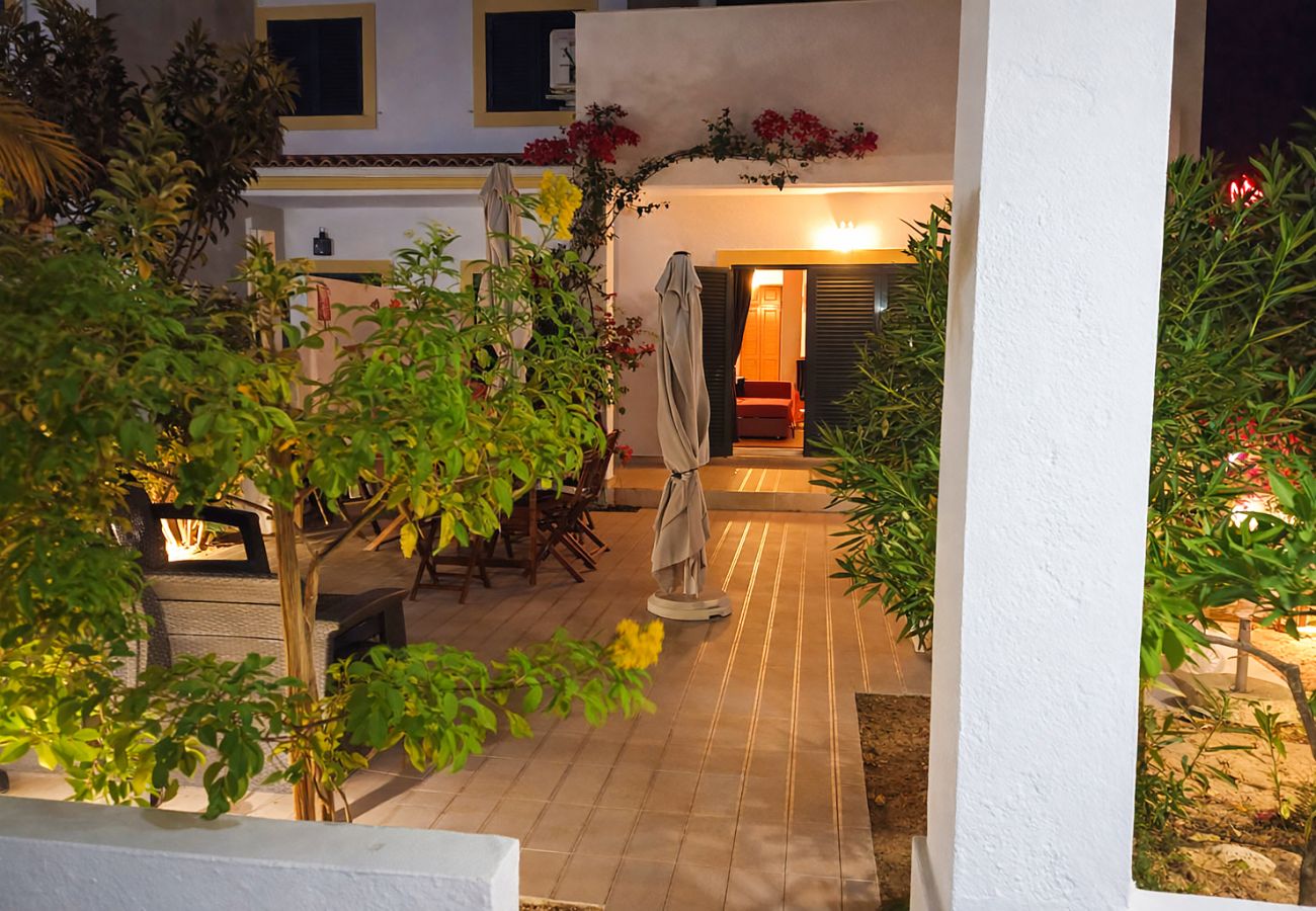 Casa geminada em Albufeira - House w/ Pool - 5min Walk to Alemães Beach by BeCherish