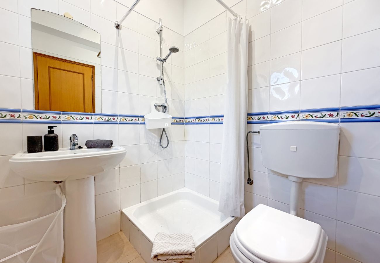 Casa geminada em Albufeira - House w/ Pool - 5min Walk to Alemães Beach by BeCherish