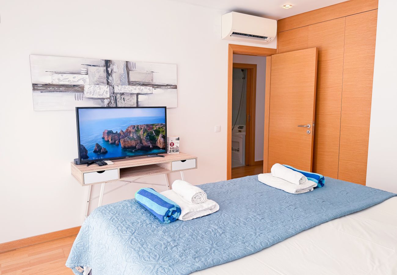 Apartment in Albufeira - Garden Hill Haven – Old Town Albufeira Retreat with Sea Views & Free Parking