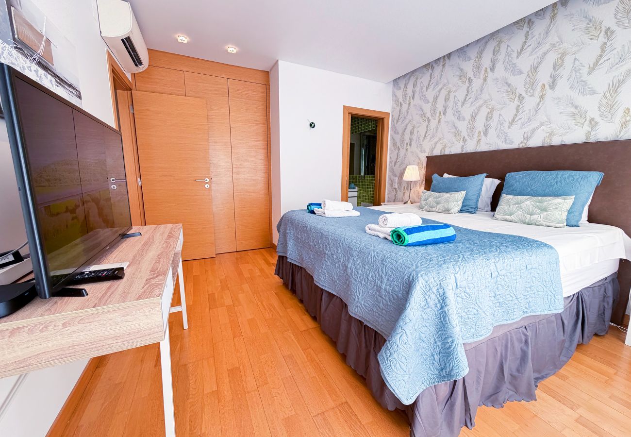 Apartment in Albufeira - Garden Hill Haven – Old Town Albufeira Retreat with Sea Views & Free Parking